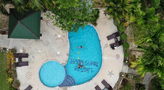 Кровать в общем номере Ao Nang Baan Suan Resort