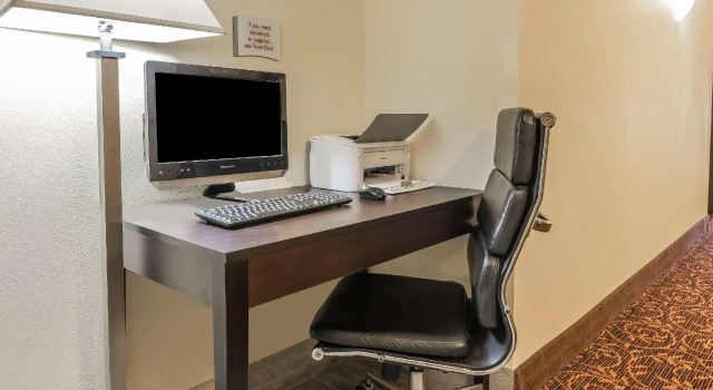 Quality Inn & Suites, Prenota Hotel Harmarville 