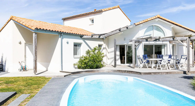 Villa in France With Private Pool & Garden
