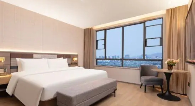 Люкс Home Inn Selected Hotel (Ezhou High-Speed Rail Station Branch)