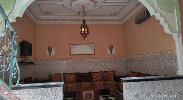 Riad Alaoui 146 with swimming pool and free parking, Забронировать Отель Отели Марракеш-Тенсифт-Эль-Хауз с парковкой, Парковка