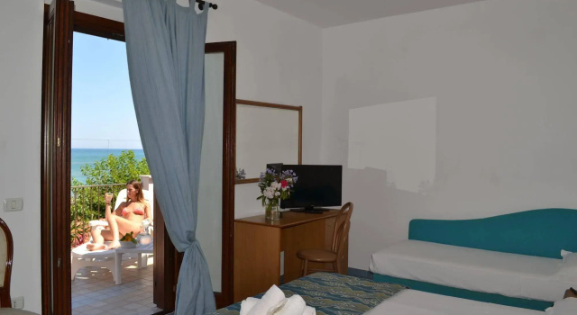 Hotel Villa A Mare, Book Villa Hoteller i Rodi Garganico med parkering, Parkering