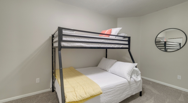 Beautiful Bellaire Home w/ Amenities, 4 Mi to Lake, จอง โรงแรม Bellaire มิชิแกน
