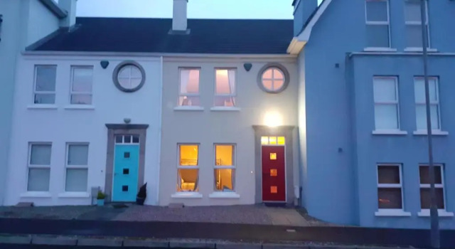 Коттедж Beachside Holiday Home