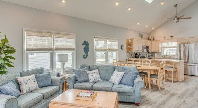 Коттедж Walk to Ocean: Sunset Beach House w/ 3-level Deck!