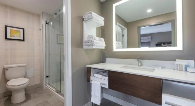 Люкс Hampton Inn & Suites Charlottetown