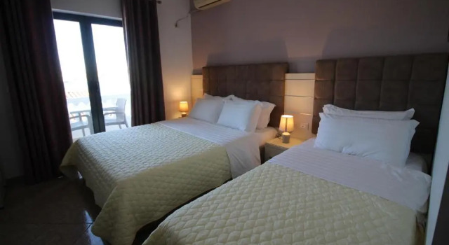 Standardowy trzyosobowy pokój i balkonem Julia Hotel