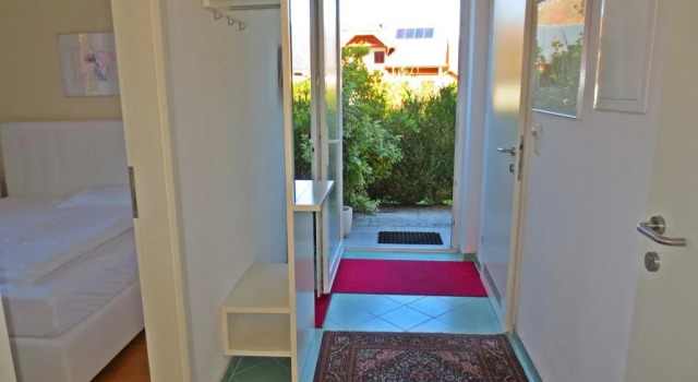 FLORES, Ferienhaus oder Doppelzimmer, im Grünen, 5 Gehminuten ins Zentrum, Parkplatz, zero emissions, Book Hotel Bad Ischl Upper Austria