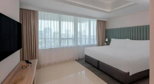 Двухместный люкс c 1 комнатой с видом на город Staybridge Suites Dubai Internet City by IHG