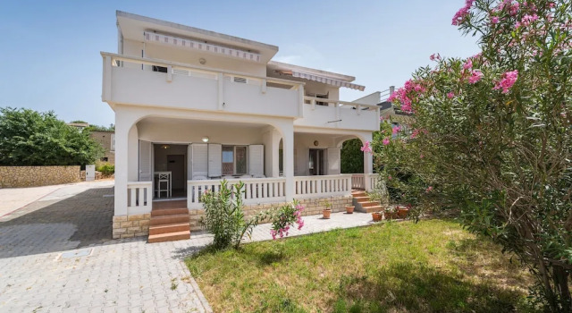 Cozy Apartment Marija with Garden, Забронировать Апартаменты/квартира Апартаменты Новалья, Апартаменты/квартира