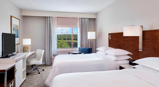 Четырёхместный клубный номер Standard Sheraton Jacksonville Hotel