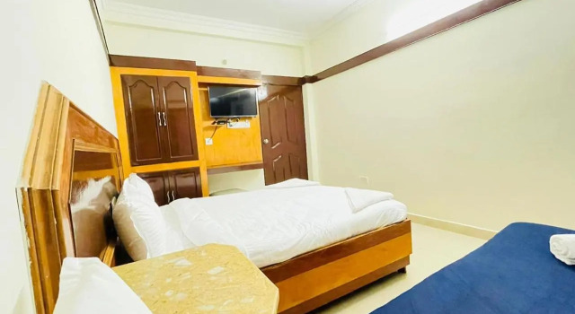 HALF MOON INN, Забронировать Отель Недорогие отели Ченнаи, рядом с AVM Rajeswari Kalyana Mandapam, недорого