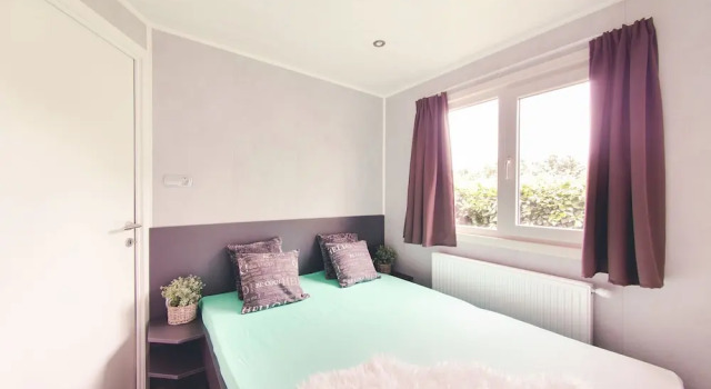 Beautiful Chalet Located on a Pond, Réserver Chalet Cottages à Twente, Cottage