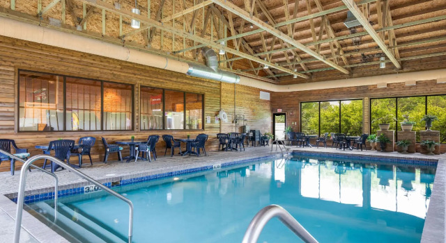 Четырёхместный номер Standard The Shore Club Wisconsin, Ascend Hotel Collection