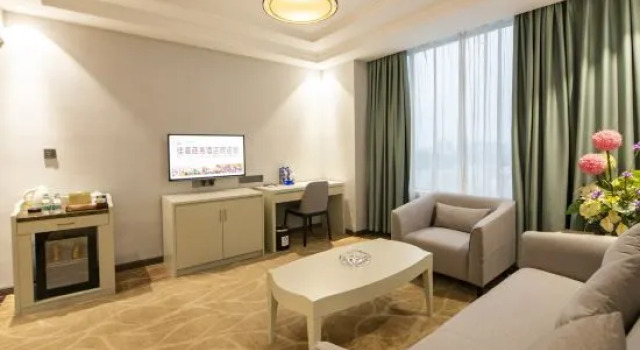Люкс Deluxe Foshan Jiagao Business Hotel