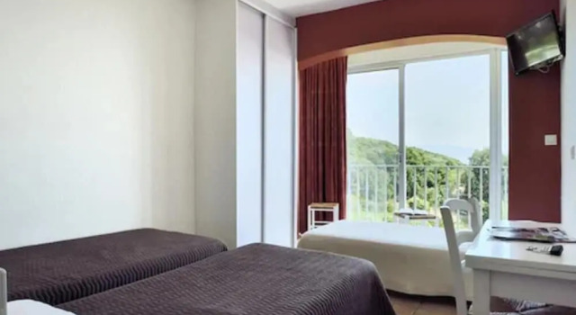 Трёхместный номер Standard с балконом Hotel Alata