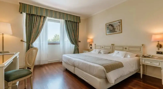 Трёхместный номер Superior Hotel Savoy Palace