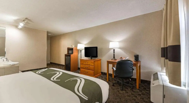 Люкс Quality Inn & Suites Portage Central
