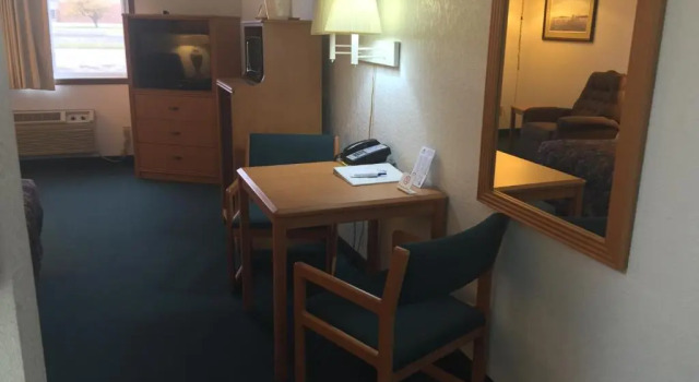 Номер Deluxe StayInn Grand Forks