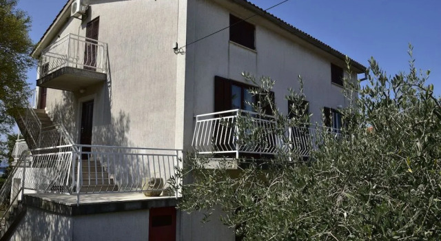 Apartments Maestral, Prenota Appartamento Hotel a Isole Quarnerine con parcheggio, Parcheggio