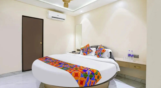 Номер Premium Fabhotel Dolphin Residency
