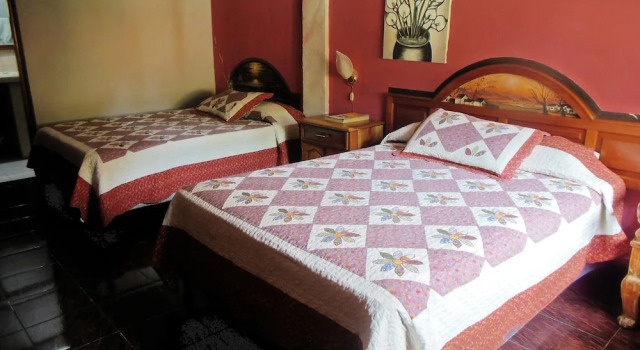 Трёхместный номер Economy Grand Hotel Panajachel