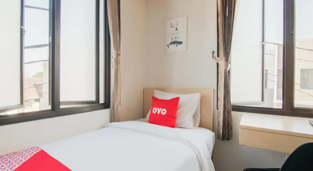 Columbus Residence J1 by OYO Rooms, Book Hotel Karawang West Java