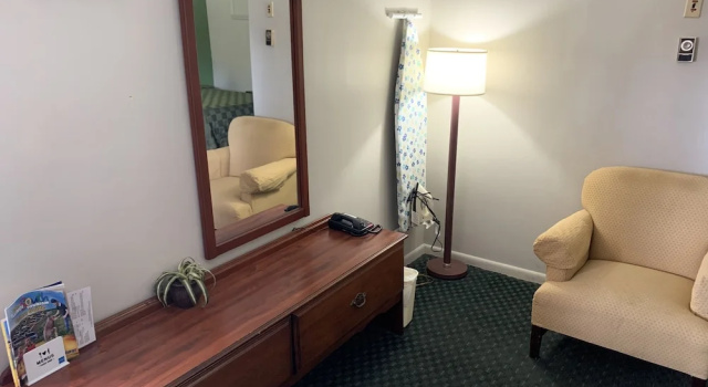 Четырёхместный номер Deluxe Gas Lite Motel Lawrenceville