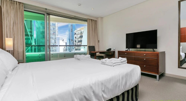 QV Central Upscale Apt in a Hotel (929)