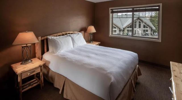 Апартаменты Elkwater Lake Lodge and Resort