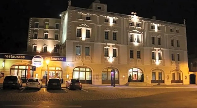 Hotel Černý Orel Žatec, Забронировать Отель Недорогие отели Czech central mountains, недорого