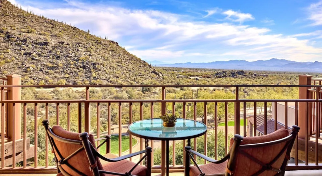Четырёхместный номер Standard с балконом и с видом на горы The Ritz-Carlton, Dove Mountain