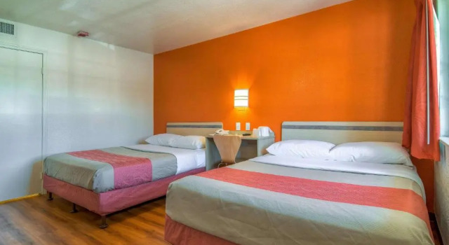 Четырёхместный номер Standard Motel 6-Pomona, CA - Los Angeles