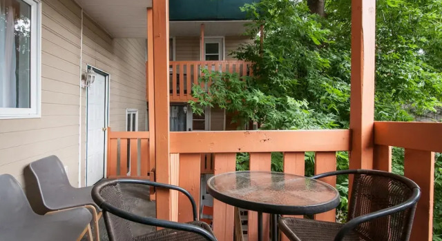 Номер Standard 100 METERS to METRO BEAUDRY - FULL APARTMENTS - 1 minute walk to the FAMOUS ST CATHERINE STREET - FAST WIFI - WASHER & DRYER ON SITE - Montcalm units