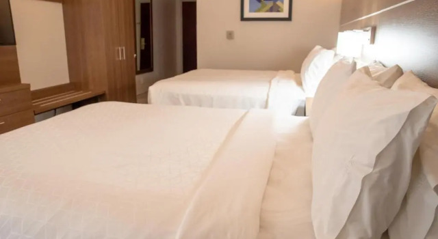 Четырёхместный номер Standard Holiday Inn Express Hotel and Suites Natchitoches by IHG