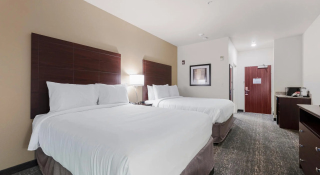 Четырёхместный номер Standard Cobblestone Hotel & Suites - Urbana