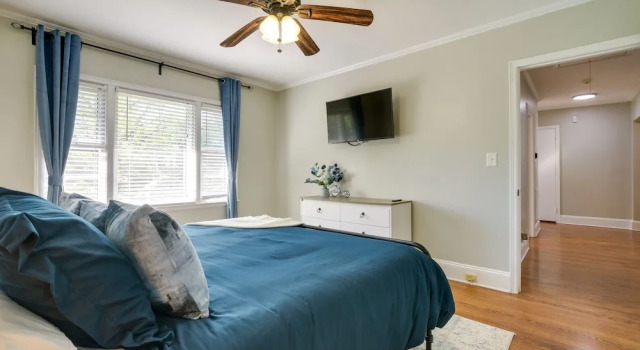 Коттедж Fayetteville Vacation Rental - 1 Mi to Downtown!