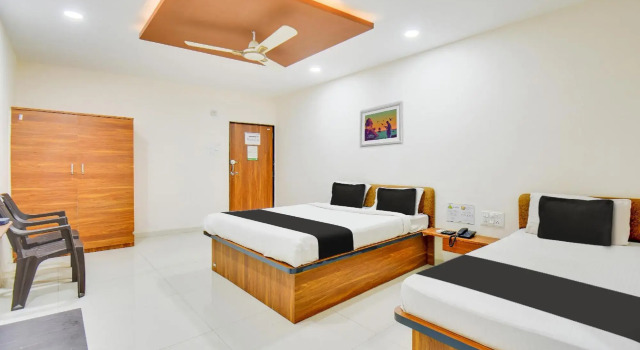 Fabhotel Grand Executive