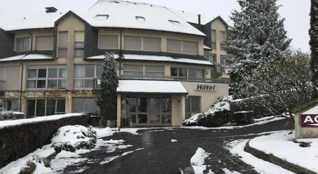 INTER-HOTEL Salers Le Gerfaut, Prenota Hotel Hotel a Alvernia con parcheggio, Parcheggio