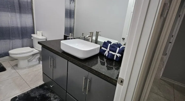 Апартаменты Elegant Apartment 10 min to Mercedes Outlets