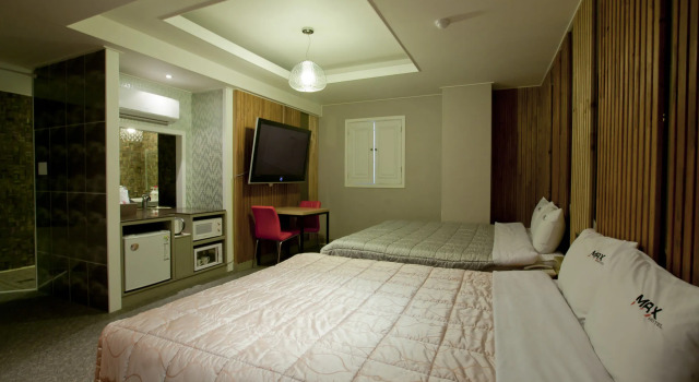 Max Motel