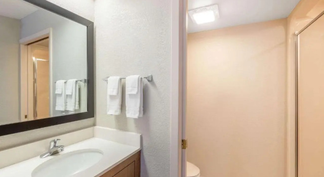 Люкс Days Inn by Wyndham Eagan Minnesota Near Mall of America
