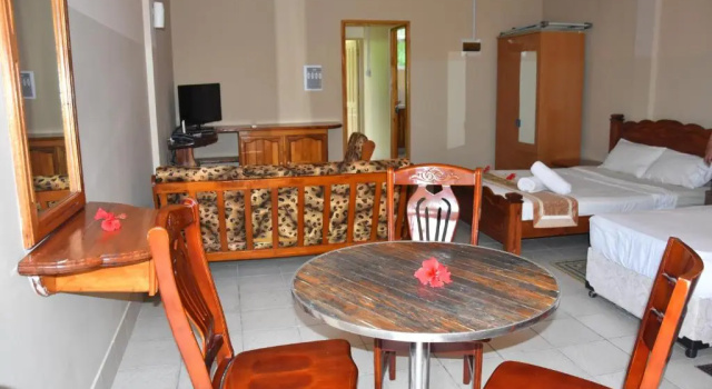 Студия Reef Holiday Apartments