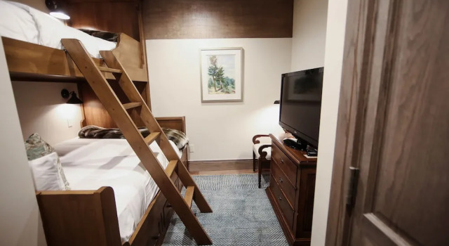 Deer Valley Two Bedroom Loft Suite with Easy Access to all Park City has to Offer 2 Condo by RedAwning, Book Hotel Hoteller i Mound City med parkering, Parkering