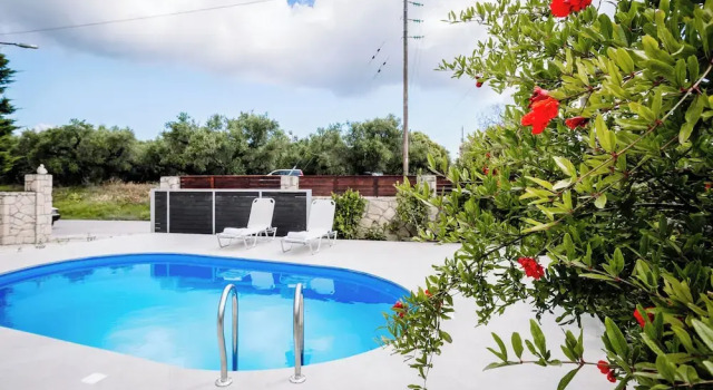 Rahes Villa With Private Swimming Pool, Забронировать Вилла Коттеджи Айос-Кирикос, Коттедж