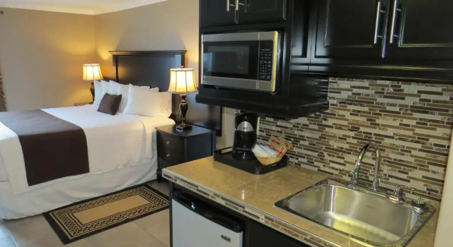 Полулюкс Dockside Suites