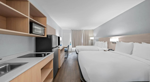 Suburban Studios Daytona Beach - Speedway, Забронировать Отель Дейтона-Бич Daytona Beach Area, рядом с Клуб собаководства и покер-рум Дейтона Бич