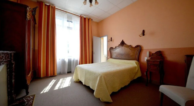 Logis Hostellerie du Lion d'Or, Boek Hotel La Perche Centre