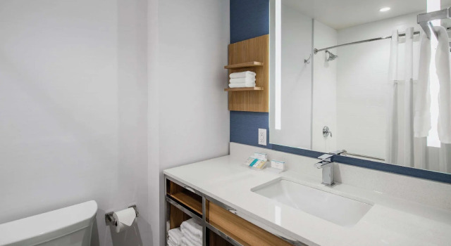 Четырёхместный номер Standard Hilton Garden Inn Winnipeg South