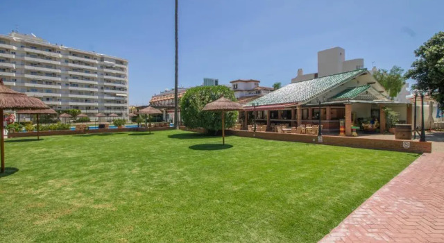 Carihuela Palace 912 by IVI Real Estate, Забронировать Отель Отели Торремолинос с бассейном, рядом с Парафия Архангела Михаила, Бассейн